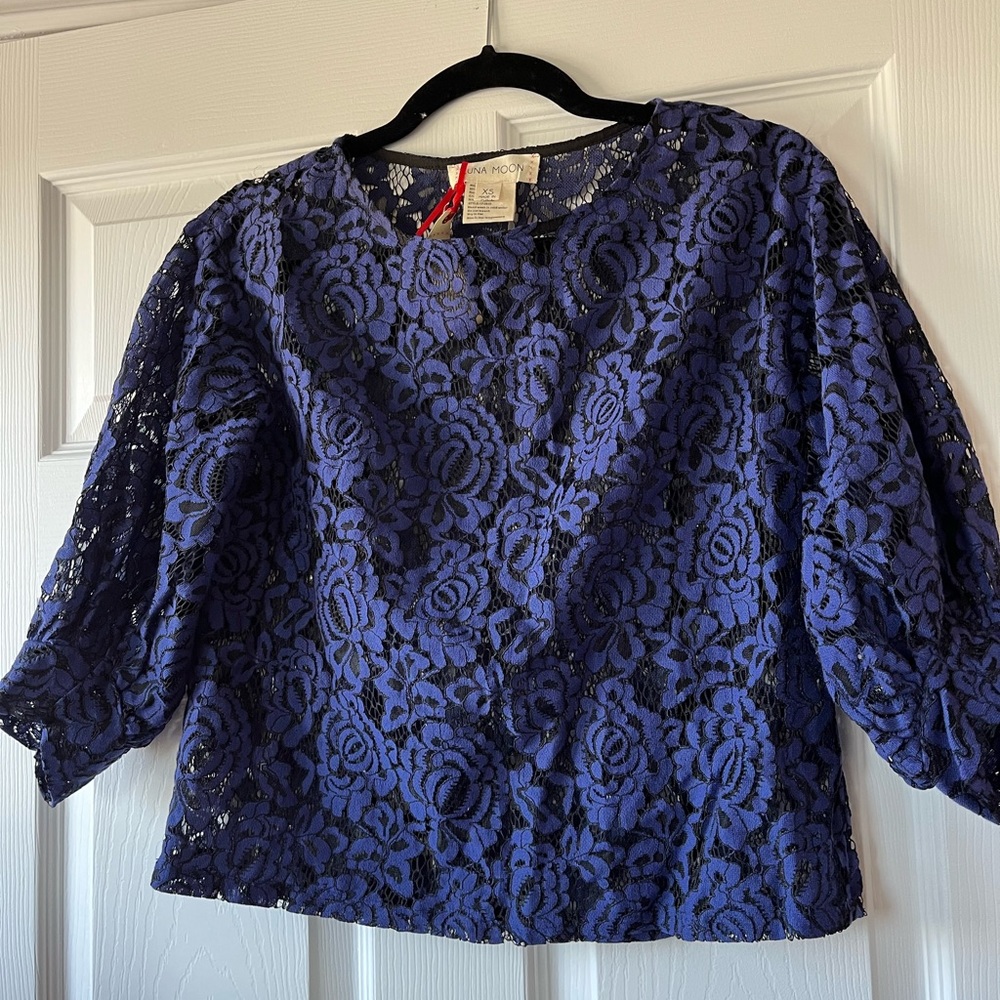 Lace blouse/top